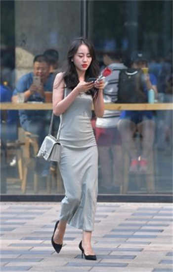 怎样用吸棒摘隐形眼镜