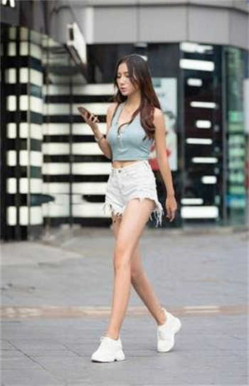 漂亮的私人游泳教练
