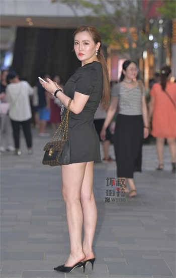 美女在别墅自缚的故事