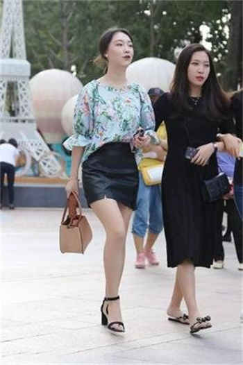 离婚后和狗狗在家里做