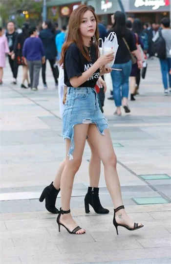 新娘拍婚纱照却与摄影师