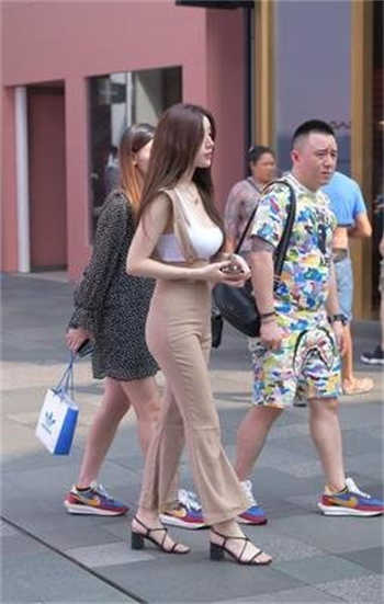 末日身边全是女丧尸未删