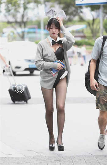 我的硕士女友小艾在隔壁