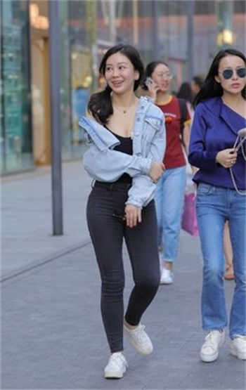 抖音小脚丫抬腿事件