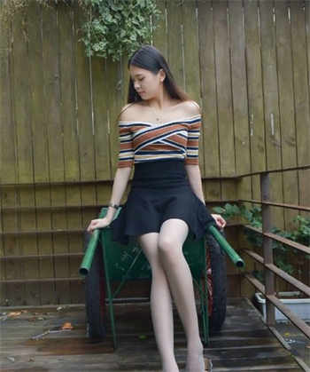 练瑜伽的漂亮妈妈如如影视