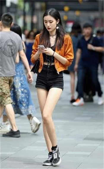 女儿和继父半夜滚床