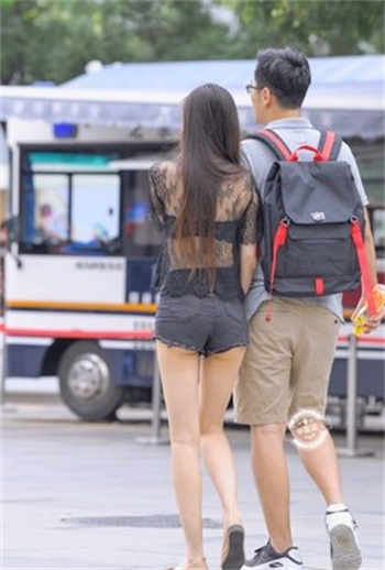用仍然造句