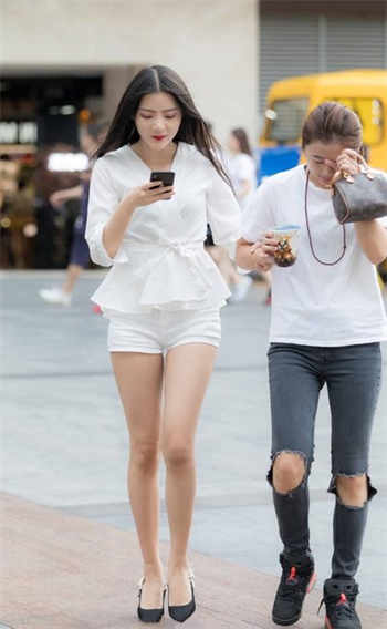 3d美丽而严厉的母亲