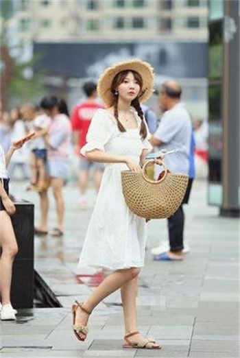 含着袜子磕头闻袜子