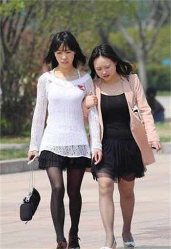 杨振宁翁帆医院产下一女